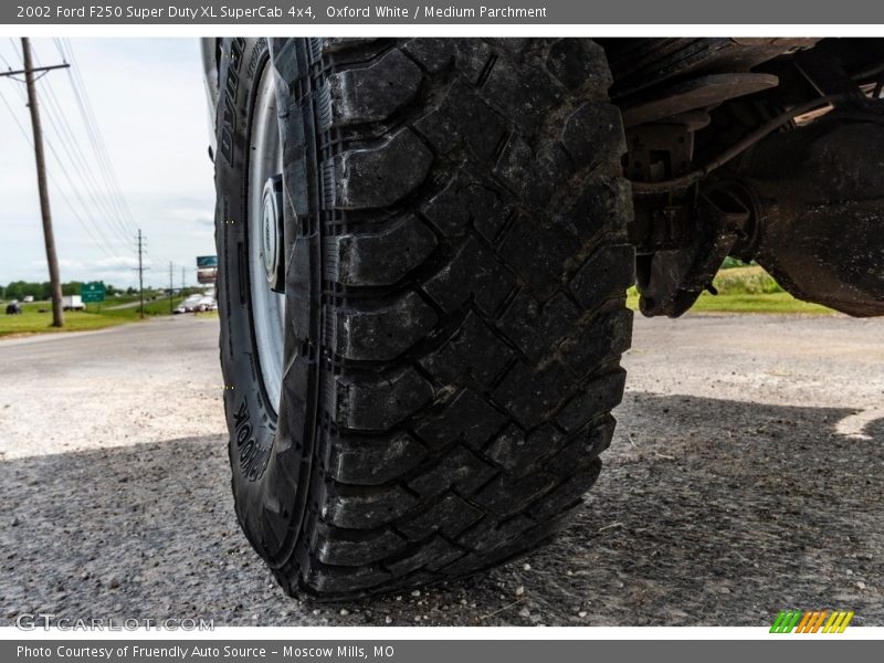 Oxford White / Medium Parchment 2002 Ford F250 Super Duty XL SuperCab 4x4