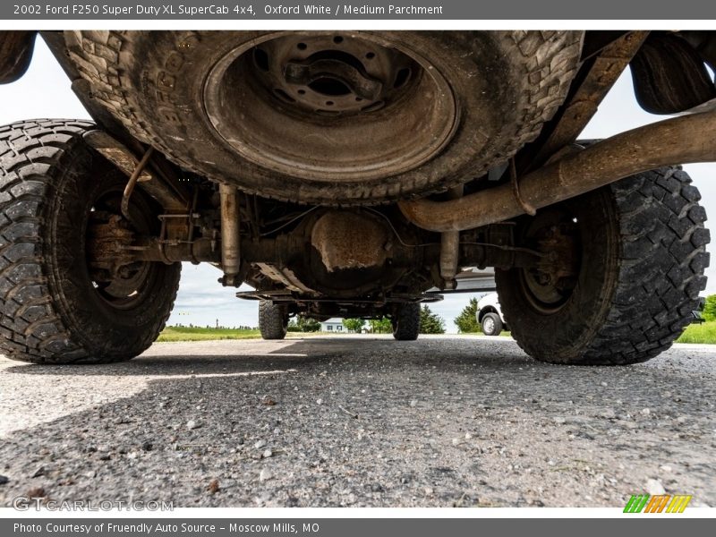 Oxford White / Medium Parchment 2002 Ford F250 Super Duty XL SuperCab 4x4