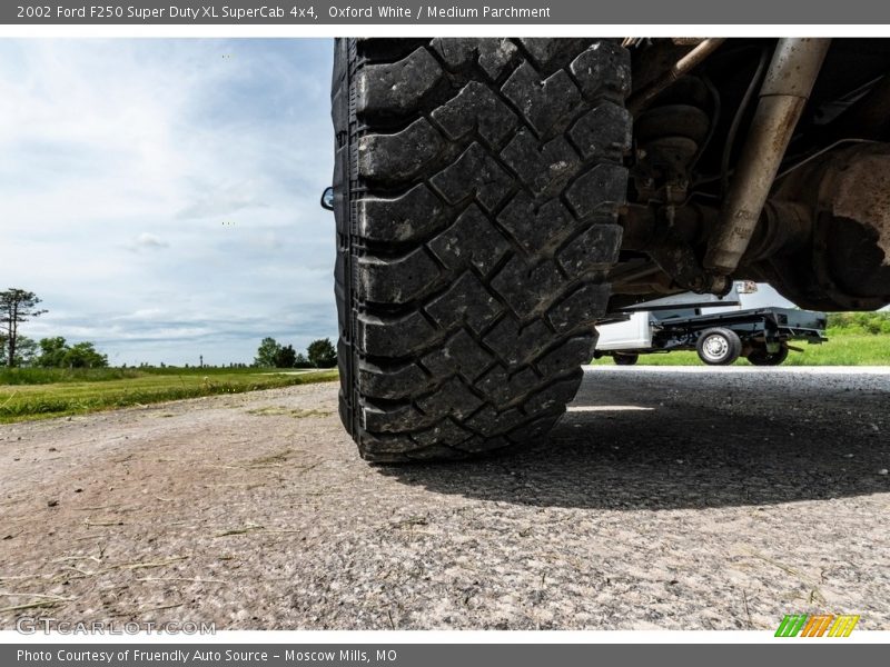 Oxford White / Medium Parchment 2002 Ford F250 Super Duty XL SuperCab 4x4