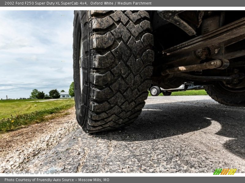 Oxford White / Medium Parchment 2002 Ford F250 Super Duty XL SuperCab 4x4