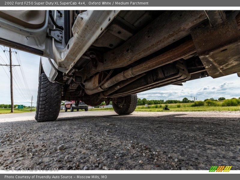 Oxford White / Medium Parchment 2002 Ford F250 Super Duty XL SuperCab 4x4