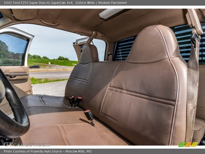 Oxford White / Medium Parchment 2002 Ford F250 Super Duty XL SuperCab 4x4