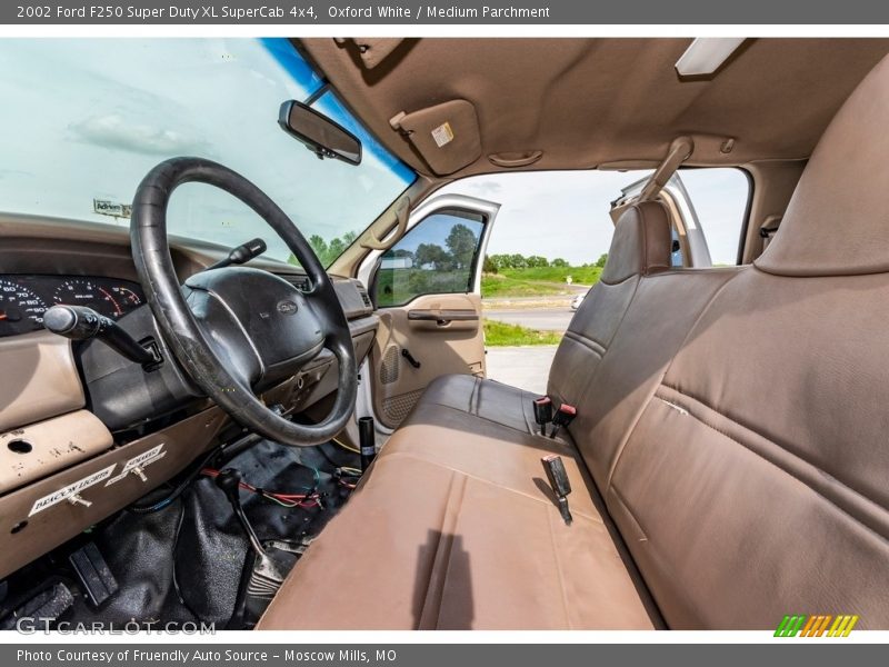 Oxford White / Medium Parchment 2002 Ford F250 Super Duty XL SuperCab 4x4