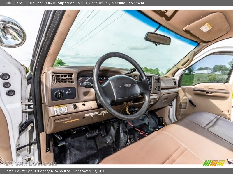 Oxford White / Medium Parchment 2002 Ford F250 Super Duty XL SuperCab 4x4