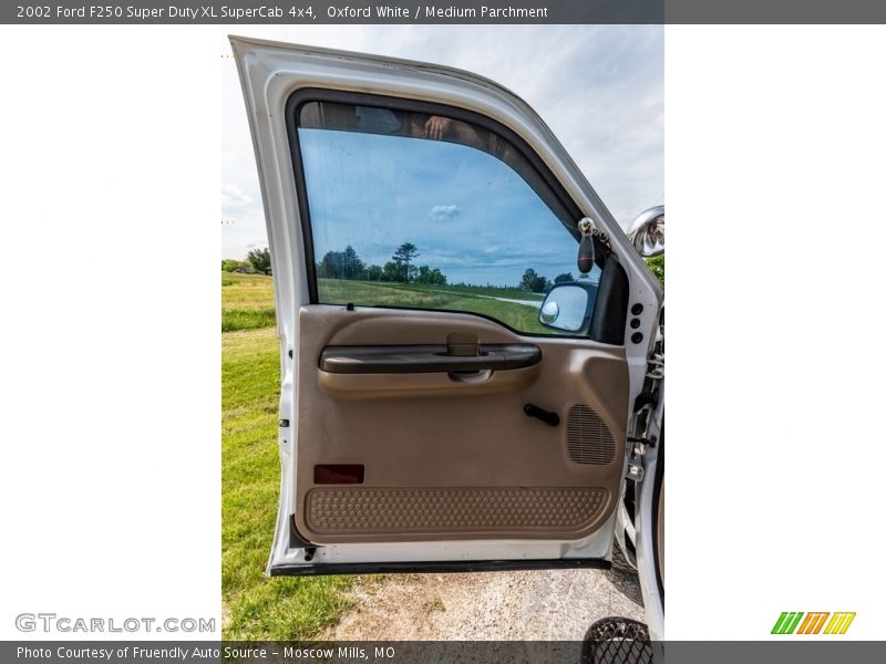Oxford White / Medium Parchment 2002 Ford F250 Super Duty XL SuperCab 4x4