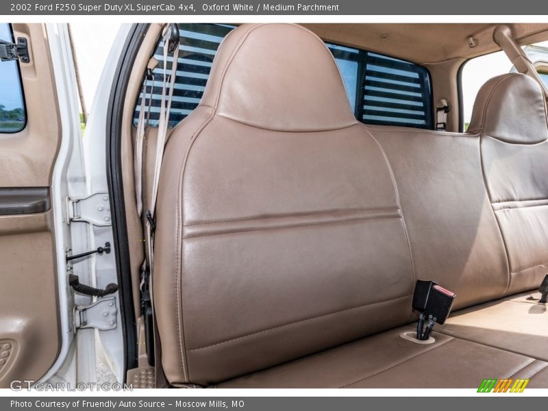 Oxford White / Medium Parchment 2002 Ford F250 Super Duty XL SuperCab 4x4