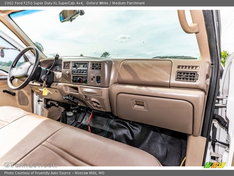 Oxford White / Medium Parchment 2002 Ford F250 Super Duty XL SuperCab 4x4