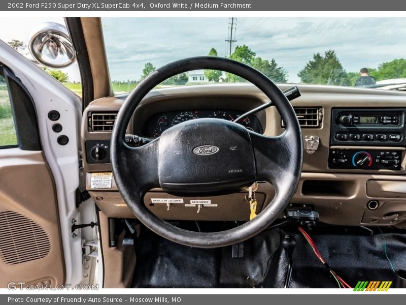 Oxford White / Medium Parchment 2002 Ford F250 Super Duty XL SuperCab 4x4