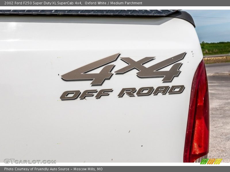 Oxford White / Medium Parchment 2002 Ford F250 Super Duty XL SuperCab 4x4