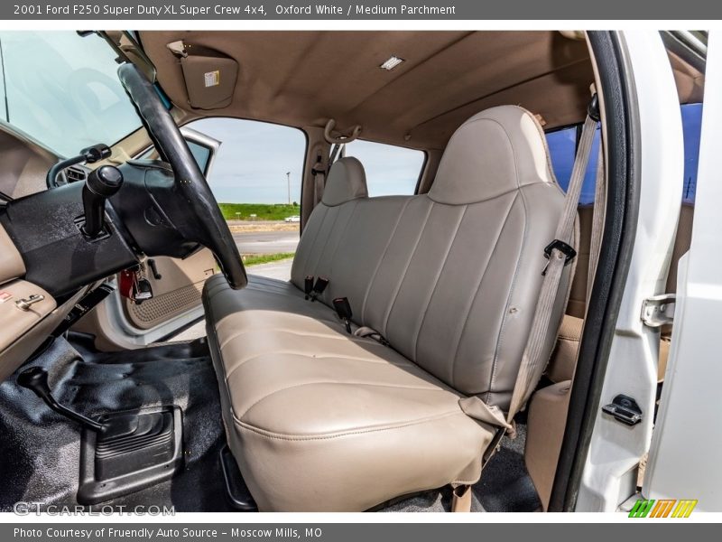 Oxford White / Medium Parchment 2001 Ford F250 Super Duty XL Super Crew 4x4