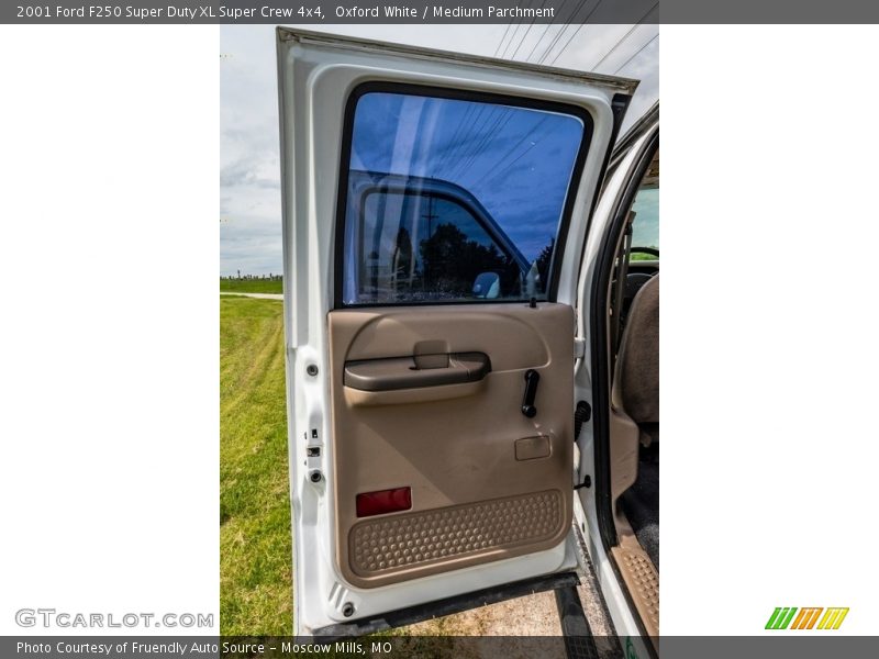 Oxford White / Medium Parchment 2001 Ford F250 Super Duty XL Super Crew 4x4