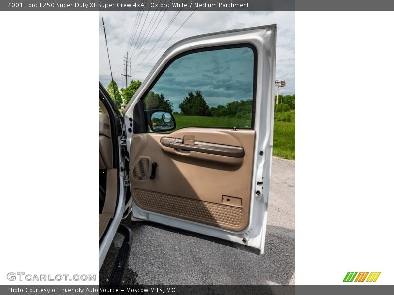 Oxford White / Medium Parchment 2001 Ford F250 Super Duty XL Super Crew 4x4