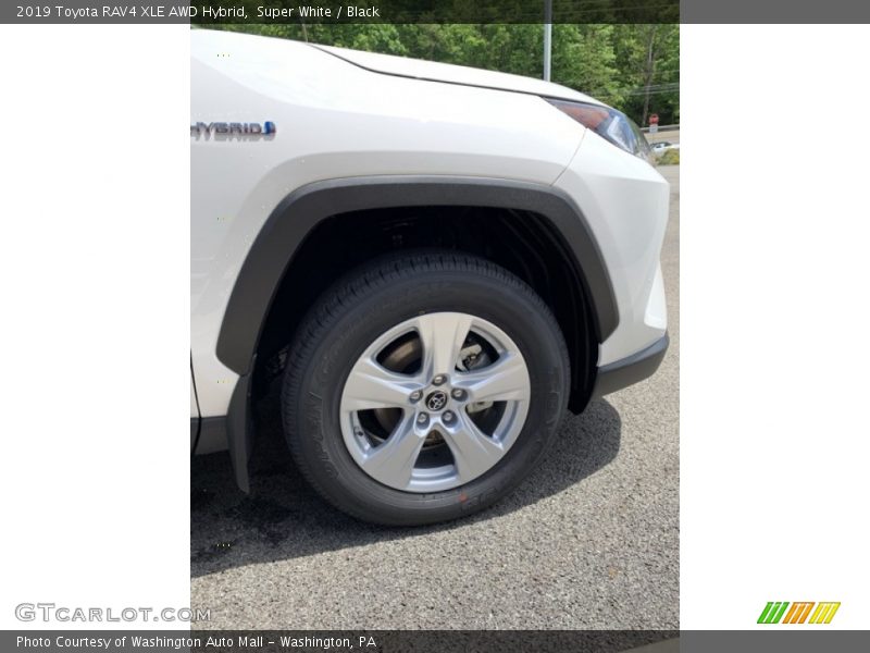 Super White / Black 2019 Toyota RAV4 XLE AWD Hybrid
