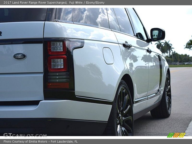 Fuji White / Ebony/Ebony 2017 Land Rover Range Rover Supercharged