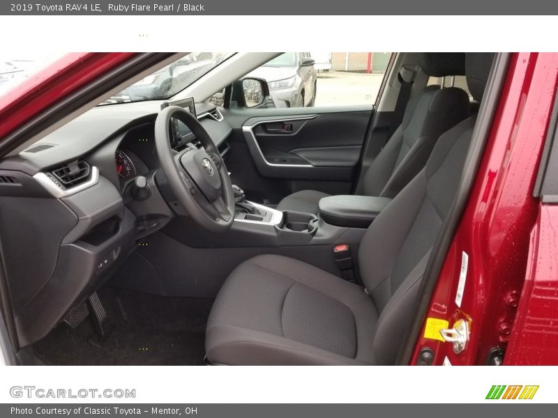 Ruby Flare Pearl / Black 2019 Toyota RAV4 LE