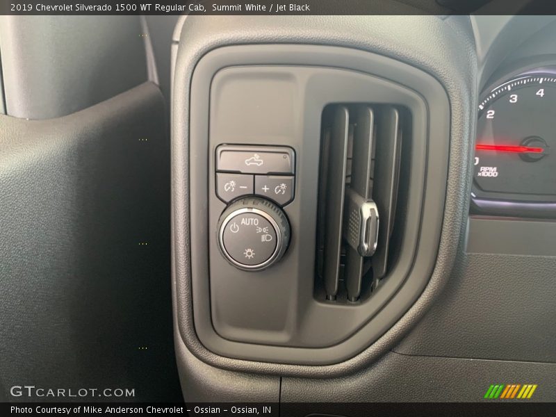 Summit White / Jet Black 2019 Chevrolet Silverado 1500 WT Regular Cab