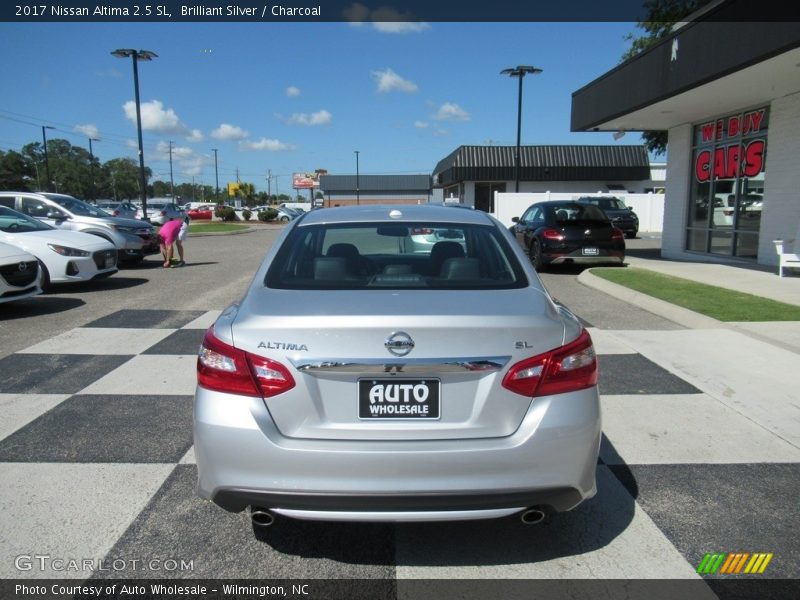 Brilliant Silver / Charcoal 2017 Nissan Altima 2.5 SL