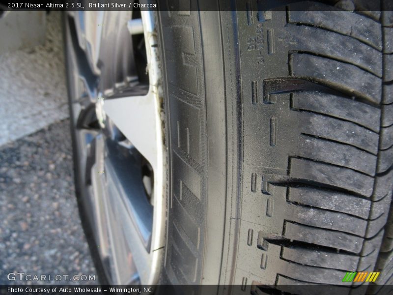 Brilliant Silver / Charcoal 2017 Nissan Altima 2.5 SL
