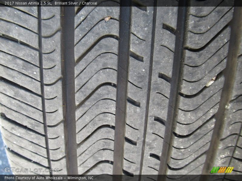 Brilliant Silver / Charcoal 2017 Nissan Altima 2.5 SL