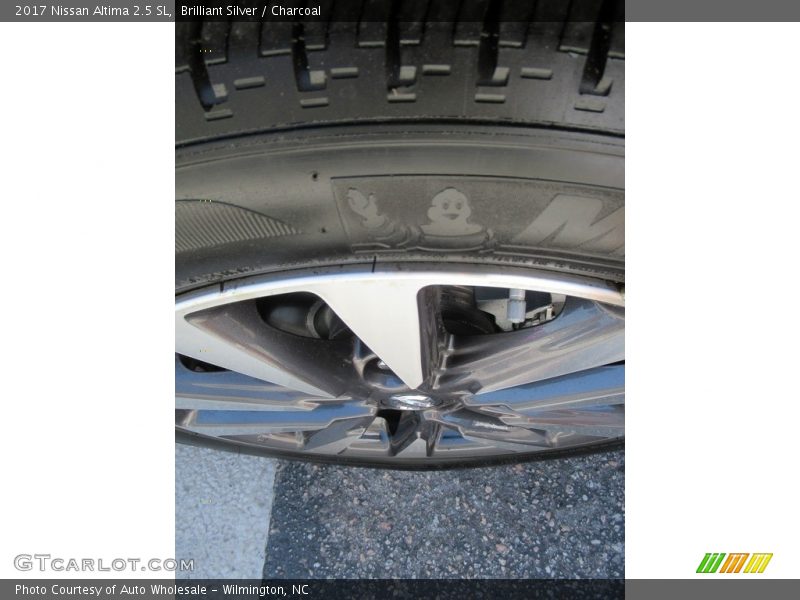 Brilliant Silver / Charcoal 2017 Nissan Altima 2.5 SL