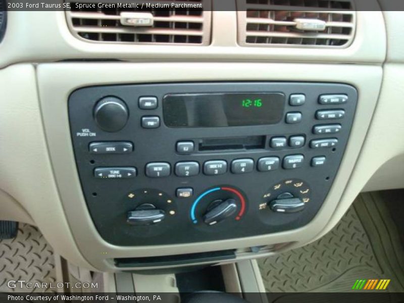 Spruce Green Metallic / Medium Parchment 2003 Ford Taurus SE