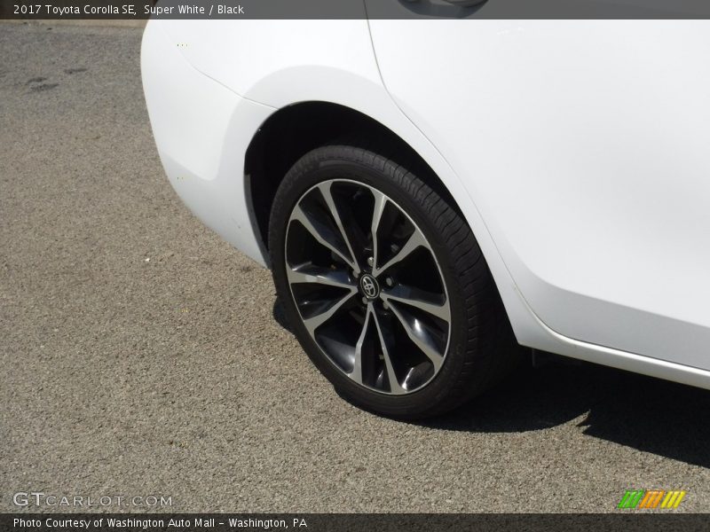 Super White / Black 2017 Toyota Corolla SE