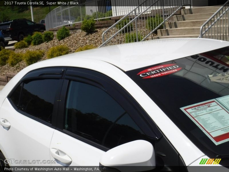 Super White / Black 2017 Toyota Corolla SE
