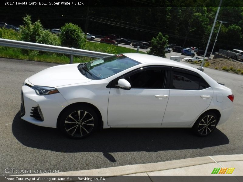 Super White / Black 2017 Toyota Corolla SE