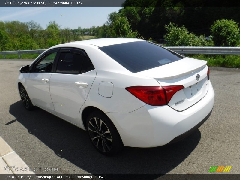 Super White / Black 2017 Toyota Corolla SE