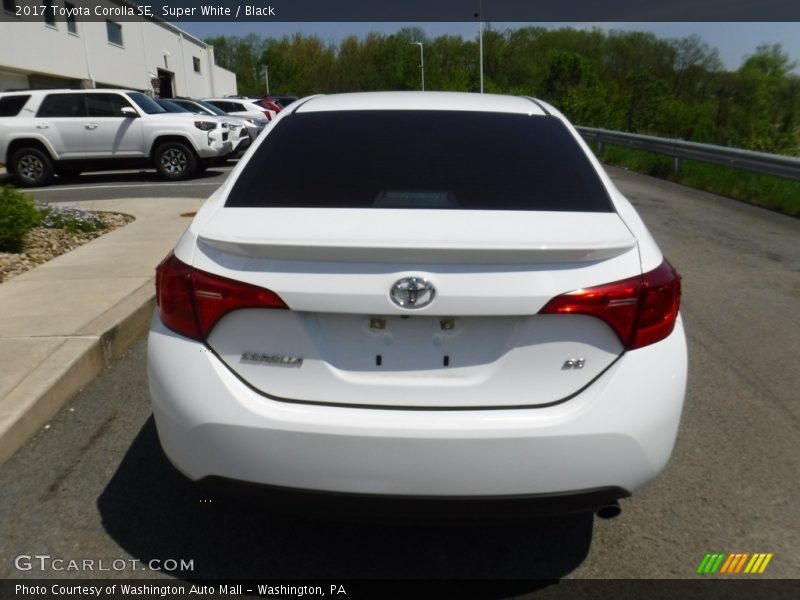 Super White / Black 2017 Toyota Corolla SE