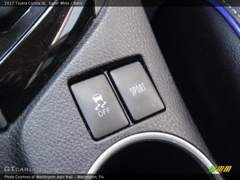 Super White / Black 2017 Toyota Corolla SE
