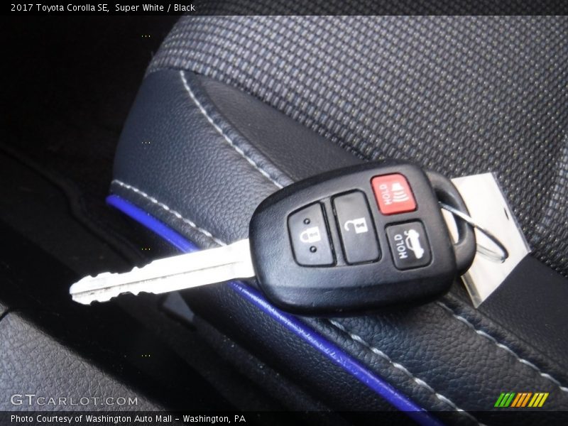 Super White / Black 2017 Toyota Corolla SE
