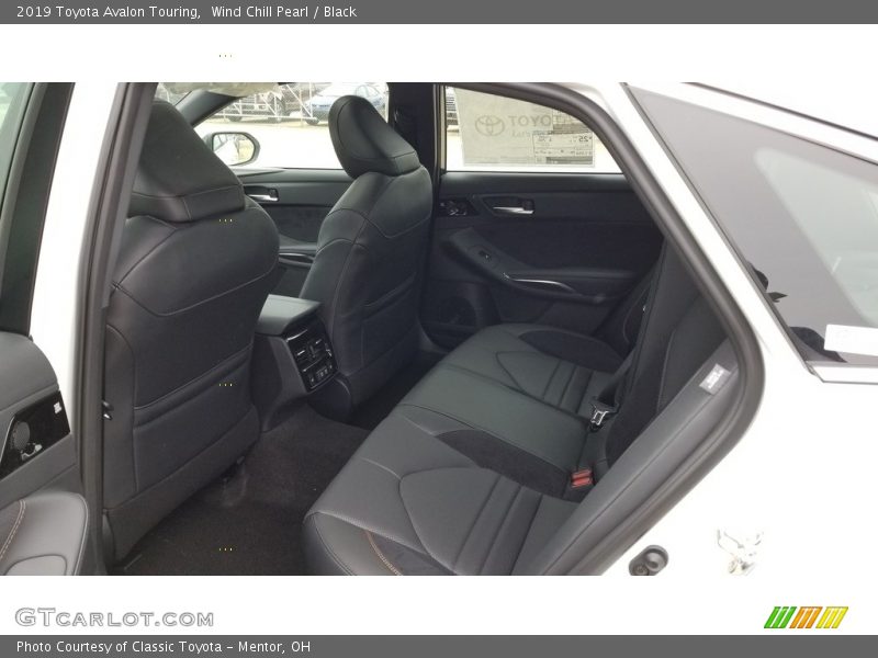 Wind Chill Pearl / Black 2019 Toyota Avalon Touring