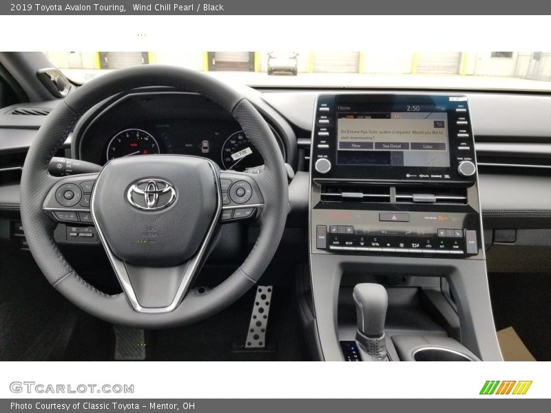 Wind Chill Pearl / Black 2019 Toyota Avalon Touring