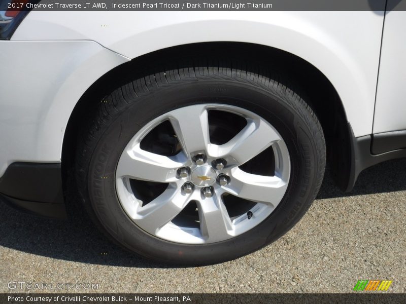 Iridescent Pearl Tricoat / Dark Titanium/Light Titanium 2017 Chevrolet Traverse LT AWD