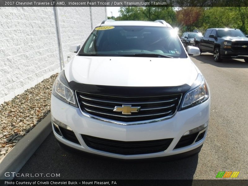 Iridescent Pearl Tricoat / Dark Titanium/Light Titanium 2017 Chevrolet Traverse LT AWD