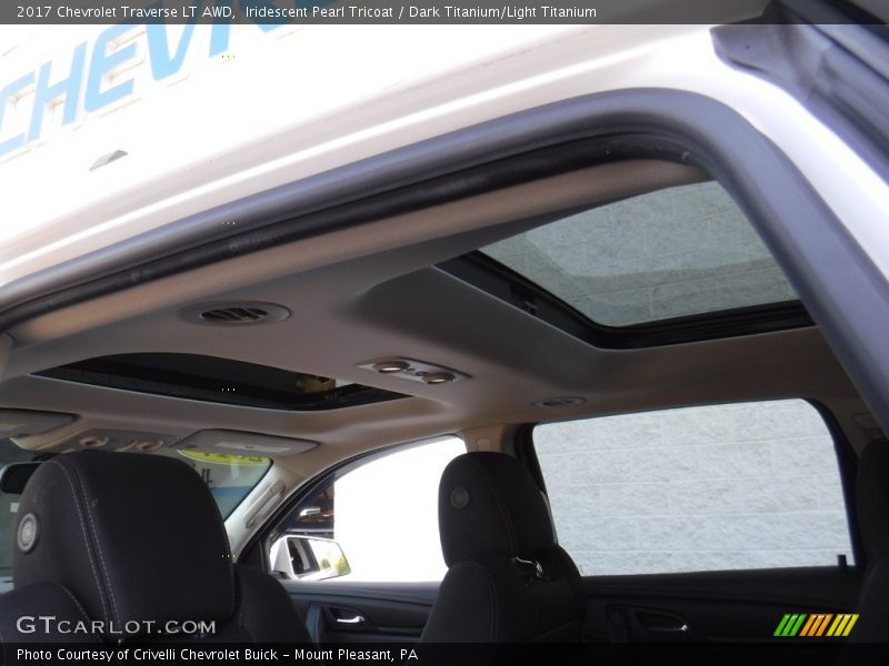 Iridescent Pearl Tricoat / Dark Titanium/Light Titanium 2017 Chevrolet Traverse LT AWD