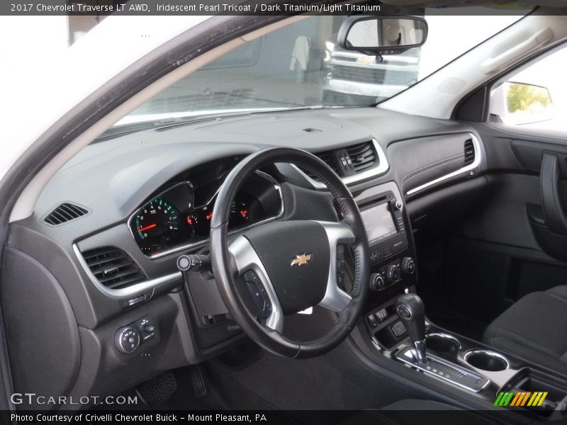 Iridescent Pearl Tricoat / Dark Titanium/Light Titanium 2017 Chevrolet Traverse LT AWD