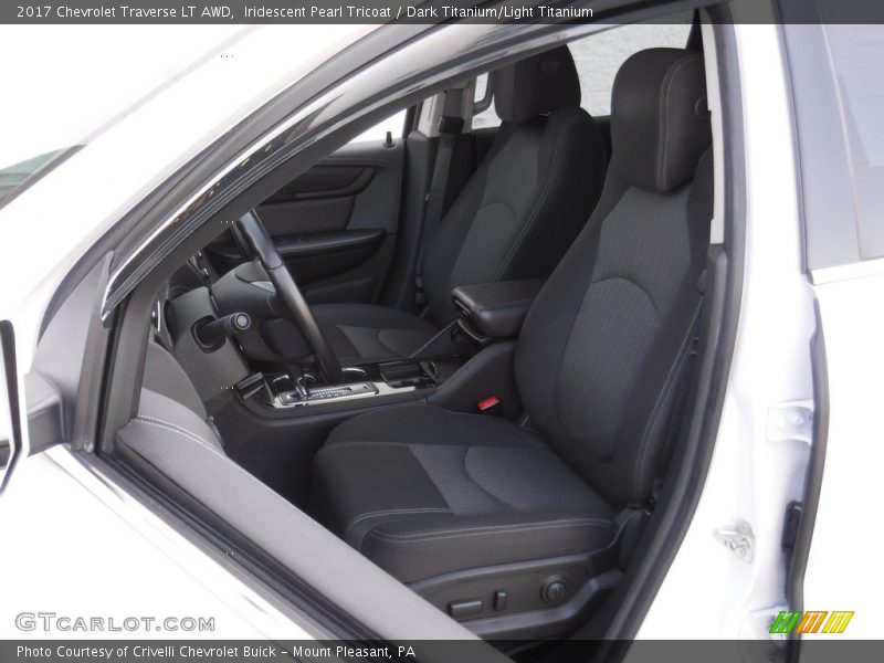 Iridescent Pearl Tricoat / Dark Titanium/Light Titanium 2017 Chevrolet Traverse LT AWD