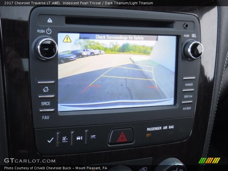 Iridescent Pearl Tricoat / Dark Titanium/Light Titanium 2017 Chevrolet Traverse LT AWD