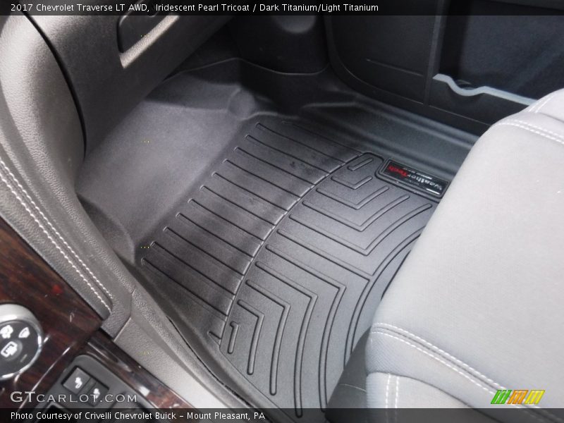 Iridescent Pearl Tricoat / Dark Titanium/Light Titanium 2017 Chevrolet Traverse LT AWD