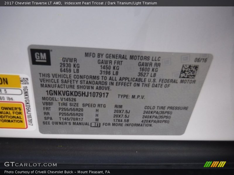 Iridescent Pearl Tricoat / Dark Titanium/Light Titanium 2017 Chevrolet Traverse LT AWD