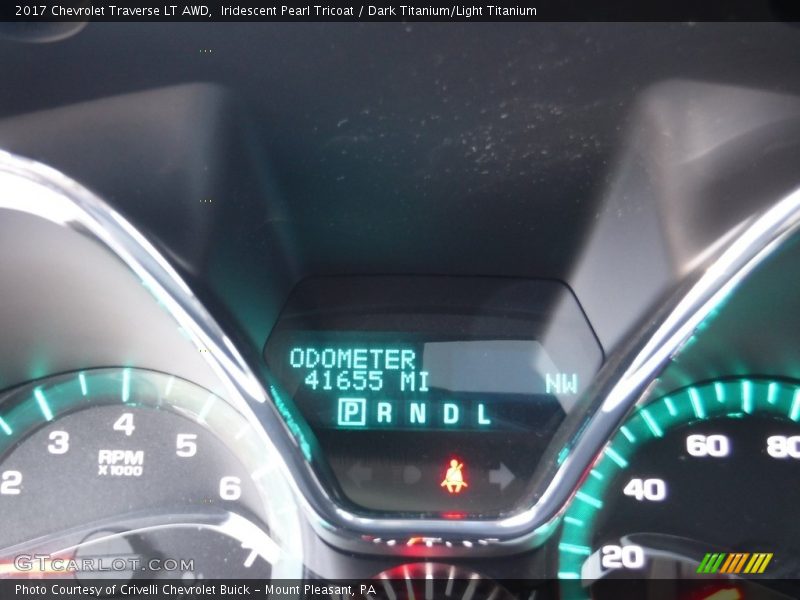 Iridescent Pearl Tricoat / Dark Titanium/Light Titanium 2017 Chevrolet Traverse LT AWD