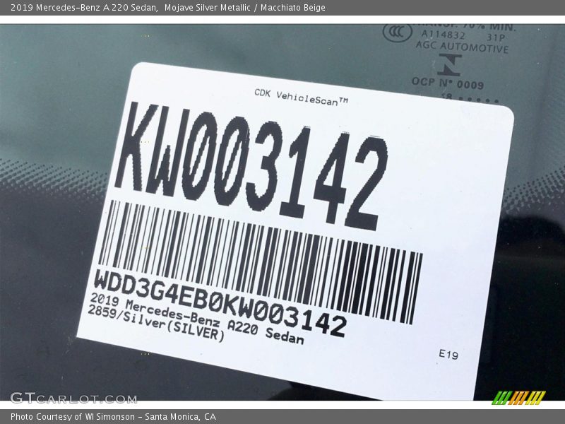 Mojave Silver Metallic / Macchiato Beige 2019 Mercedes-Benz A 220 Sedan