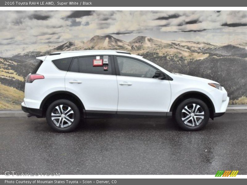 Super White / Black 2016 Toyota RAV4 LE AWD