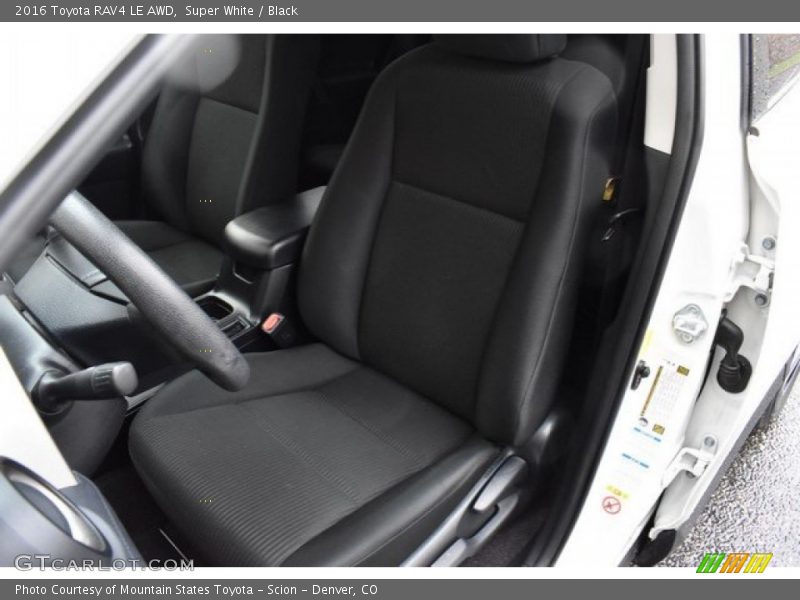 Super White / Black 2016 Toyota RAV4 LE AWD