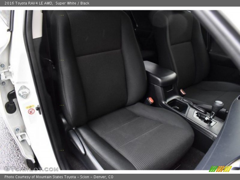 Super White / Black 2016 Toyota RAV4 LE AWD