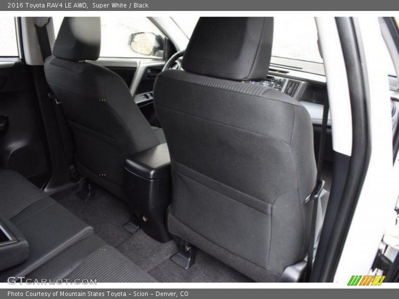 Super White / Black 2016 Toyota RAV4 LE AWD
