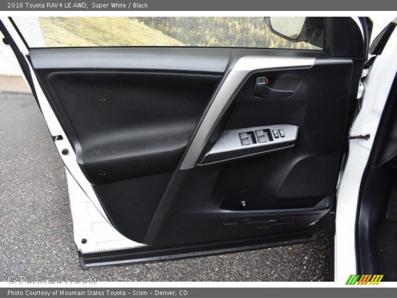 Super White / Black 2016 Toyota RAV4 LE AWD
