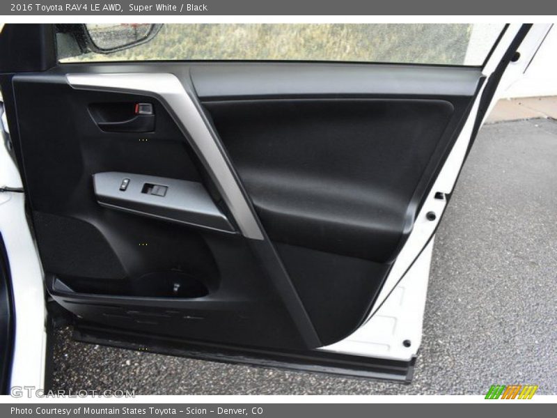 Super White / Black 2016 Toyota RAV4 LE AWD